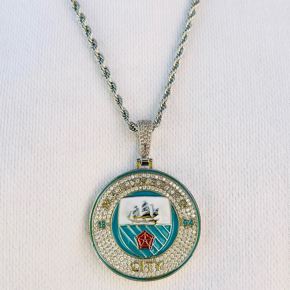 Manchester City Necklace Soccer Chain and Team Badge Pendant Gift - Picture 5 of 7
